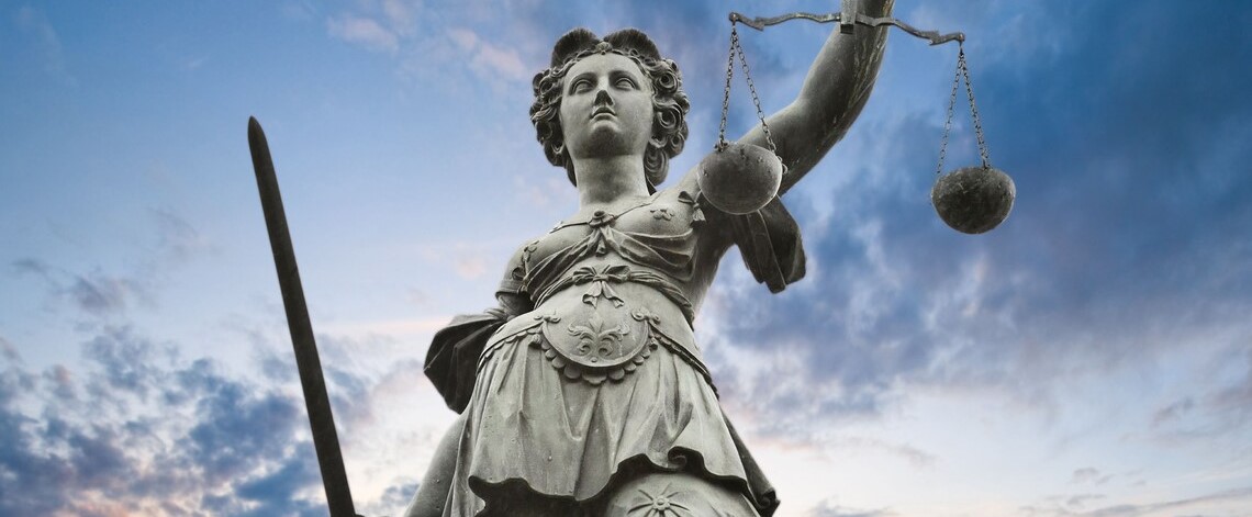 Adalet heykeli